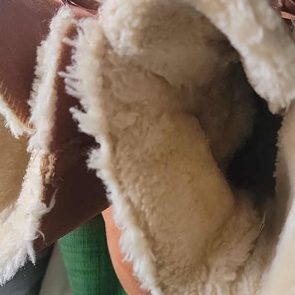 UGG Tan Suede Boots with Shearling - Picture 4 of 7